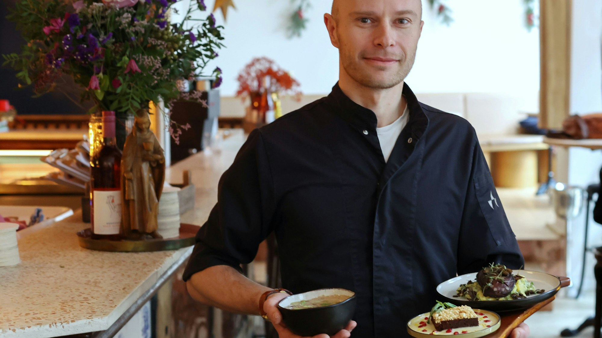 Grischa Herbig, ehemaliger Küchenchef des La Societé, präsentiert sein Weihnachtsmenü