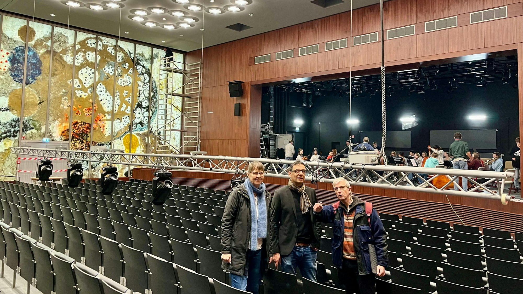 Die Aula des Freiherr-von-Stein-Gymnasiums ist fertig renoviert.