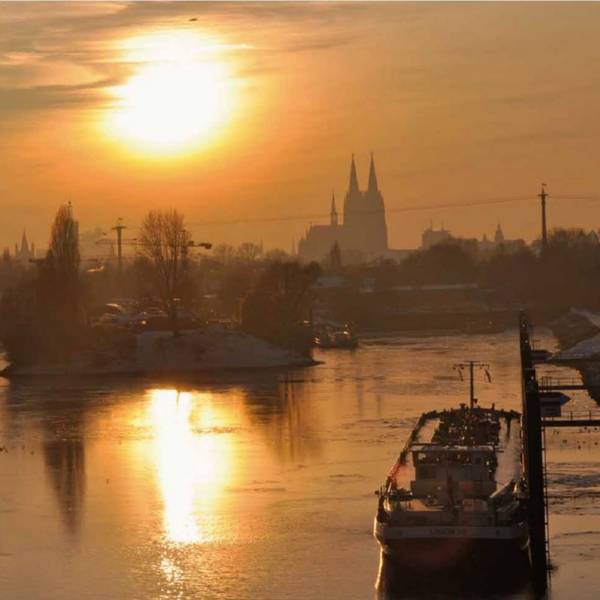 Gegenlicht im Mülheimer Hafen. Foto: Roland Petrick