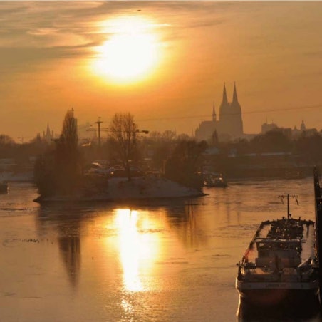 Gegenlicht im Mülheimer Hafen. Foto: Roland Petrick
