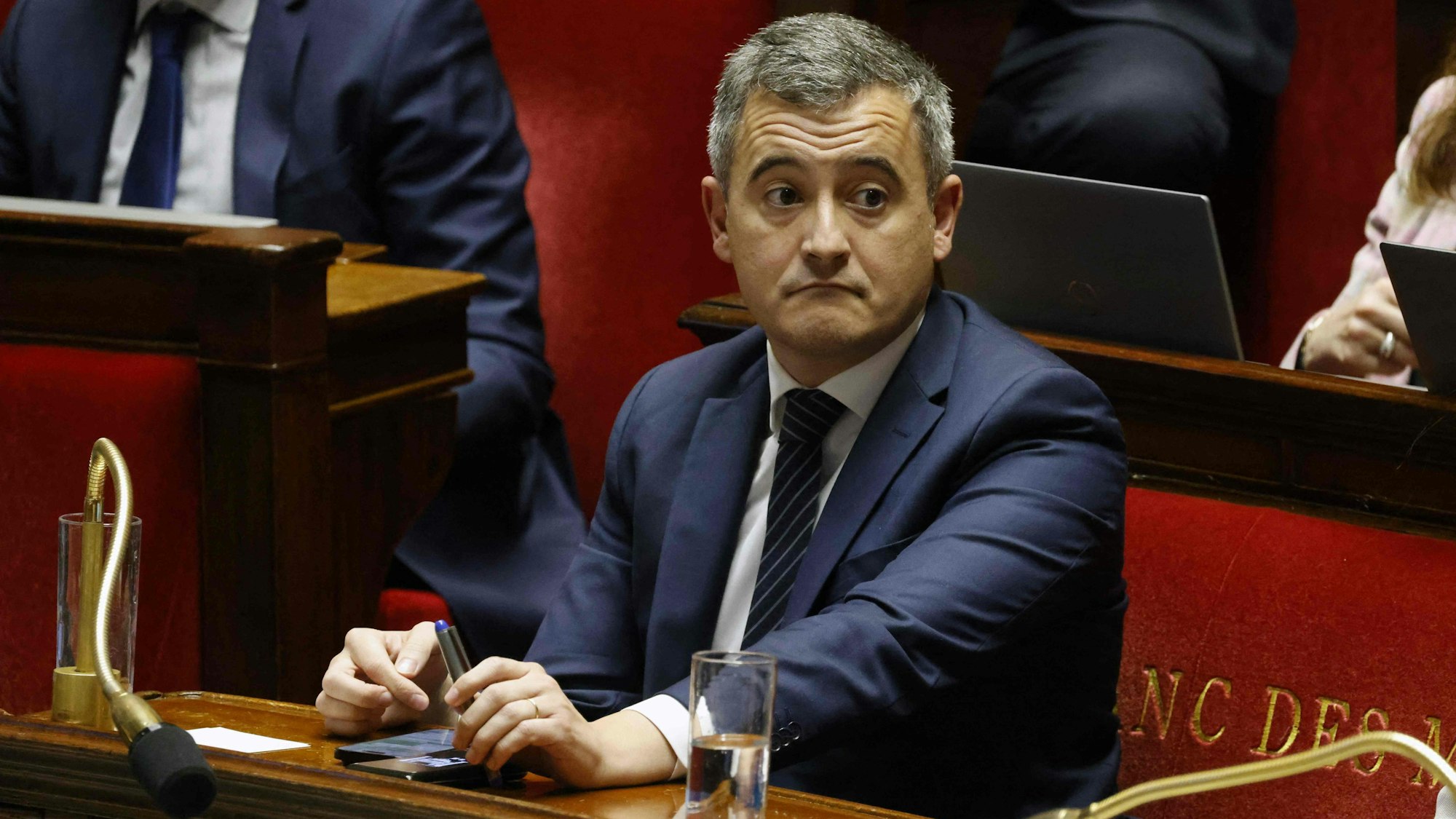 Frankreichs Innenminister Gerald Darmanin während der Sitzung in der Nationalversammlung am Montag.