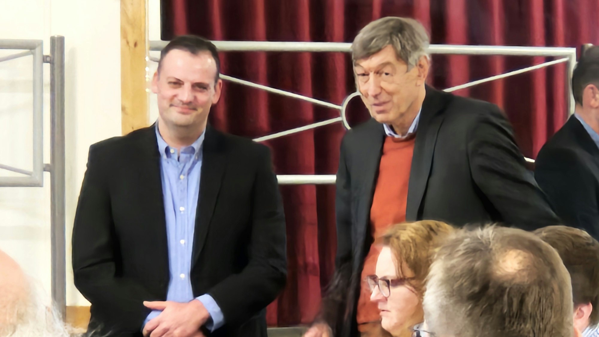 Auf dem Foto stehen  Mirco Ilian und Eckhardt Thomas nebeneinander.