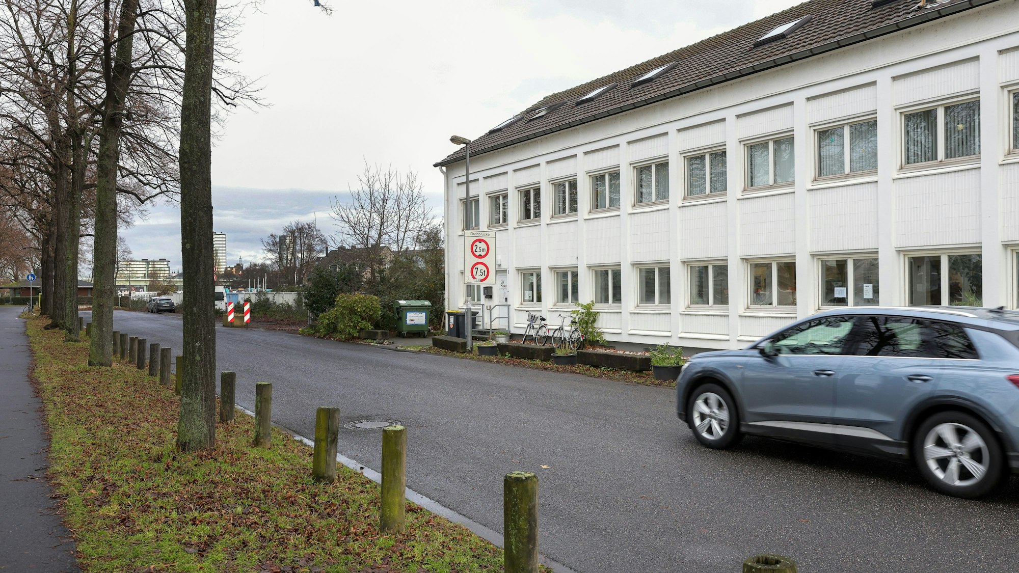 Außenansicht des Vereinshauses der Oase an der Alfred-Schütte-Allee