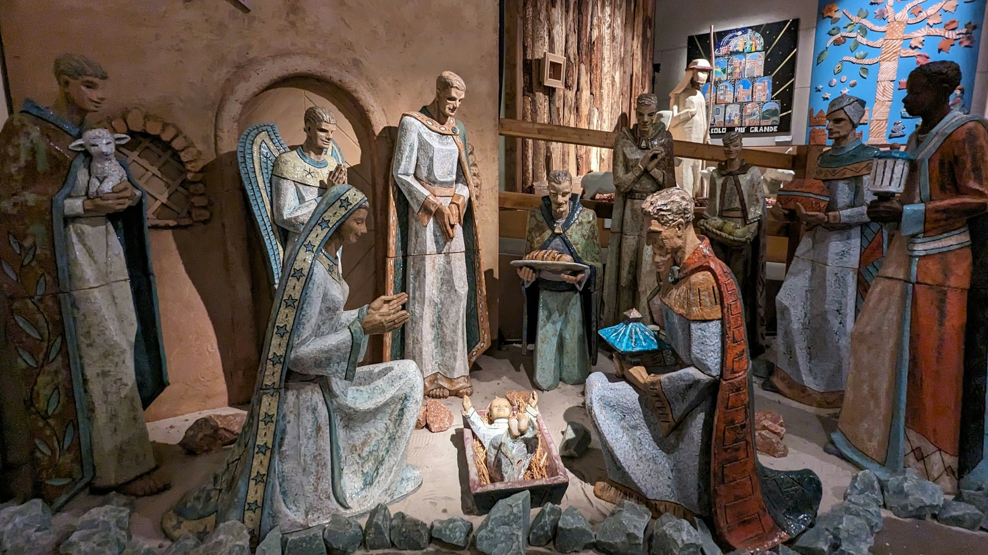 In der internationalen Krippenausstellung Krippana in Losheim an der deutsch-belgischen Grenze sind auch nahezu lebensgroße Krippenfiguren zu sehen.