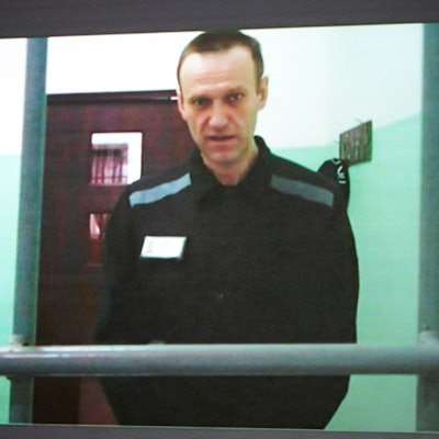 Dieses Foto einer Live-Übertragung zeigt Alexej Nawalny, Oppositionspolitiker aus Russland, während einer Anhörung vor dem Obersten Gerichtshof. Seit Acht Tagen fehlt jedes Lebenszeichen des Kremlkritikers. (Archivbild)