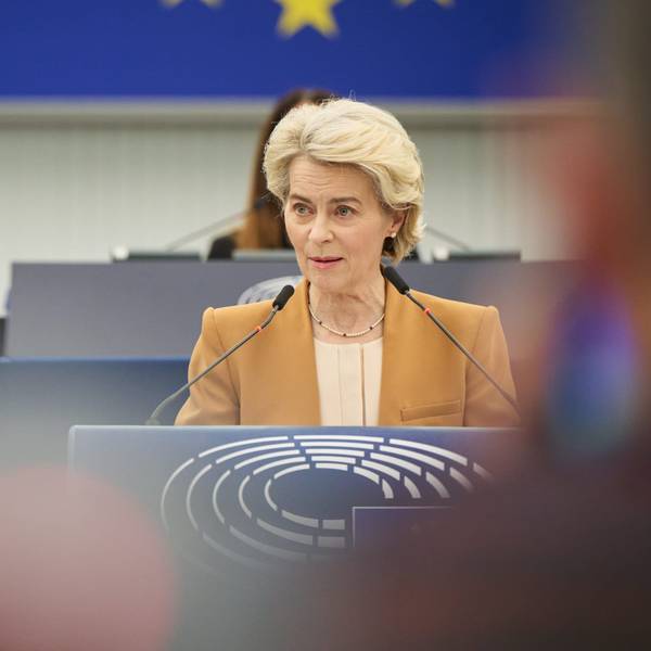HANDOUT - 13.12.2023, Frankreich, Straßburg: Ursula von der Leyen, Vorsitzende der EU-Kommission, spricht auf einer Plenarsitzung der Brüsseler Behörde. Die Europäische Kommission soll zehn Milliarden Euro an eingefrorenen EU-Geldern für Ungarn frei geben. Foto: Dati Bendo/European Commission/dpa - ACHTUNG: Nur zur redaktionellen Verwendung und nur mit vollständiger Nennung des vorstehenden Credits +++ dpa-Bildfunk +++