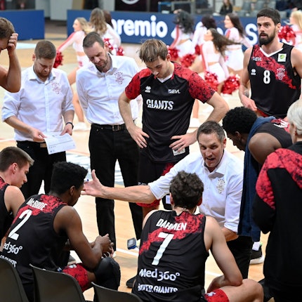 09.12.2023, Basketball-Bayer Giants -Rist Wedel
TR: Hansi Gnad (Bayer)
Foto: Uli Herhaus