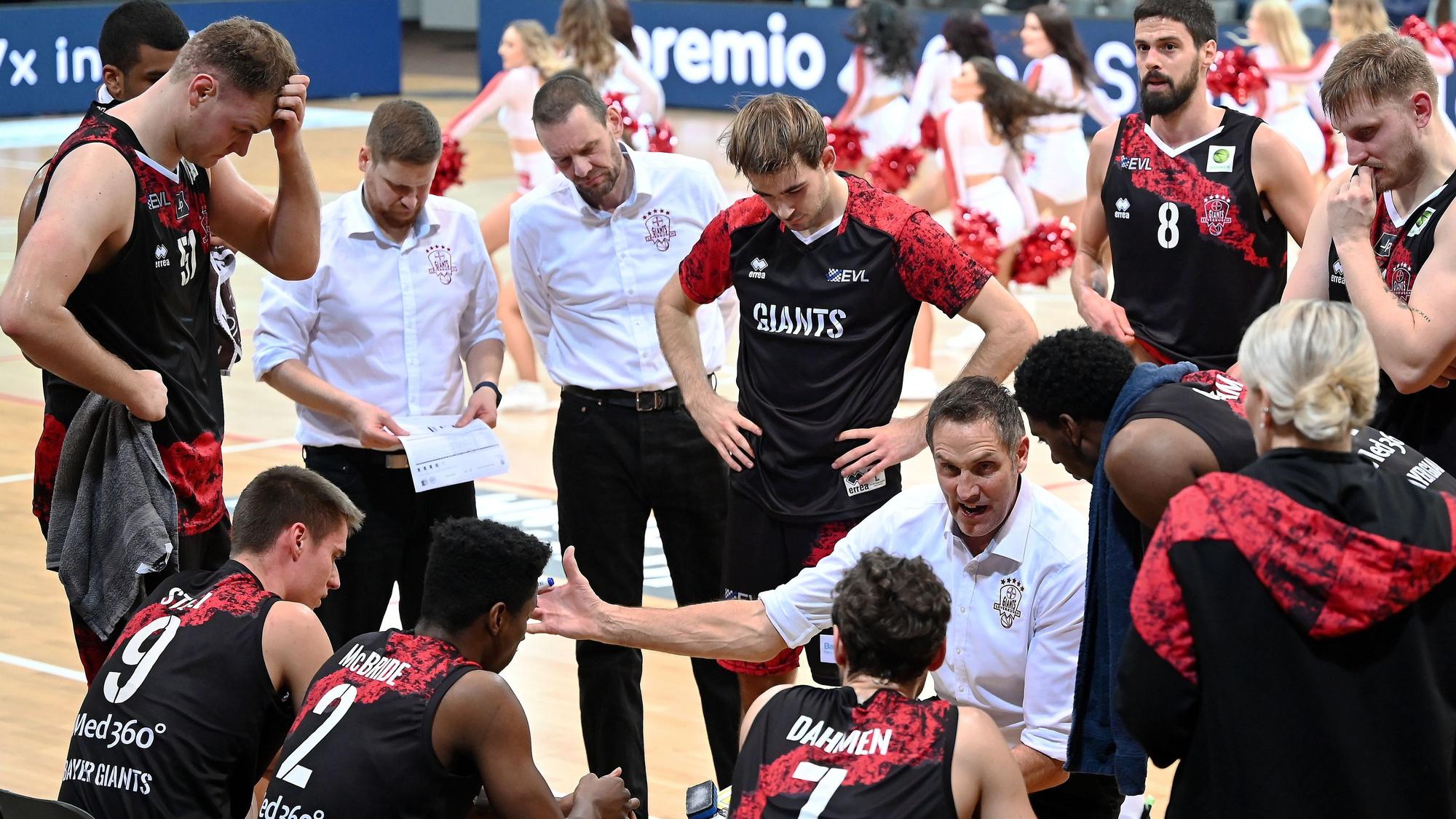 09.12.2023, Basketball-Bayer Giants -Rist Wedel
TR: Hansi Gnad (Bayer)
Foto: Uli Herhaus