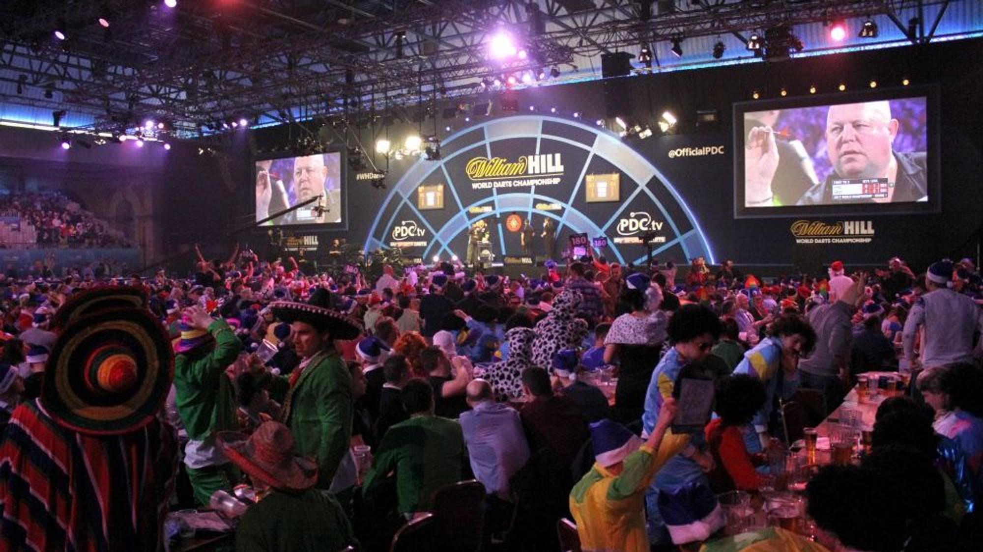 Bunte Kleidung und Alkohol: Die Fans feiern die Darts-WM
