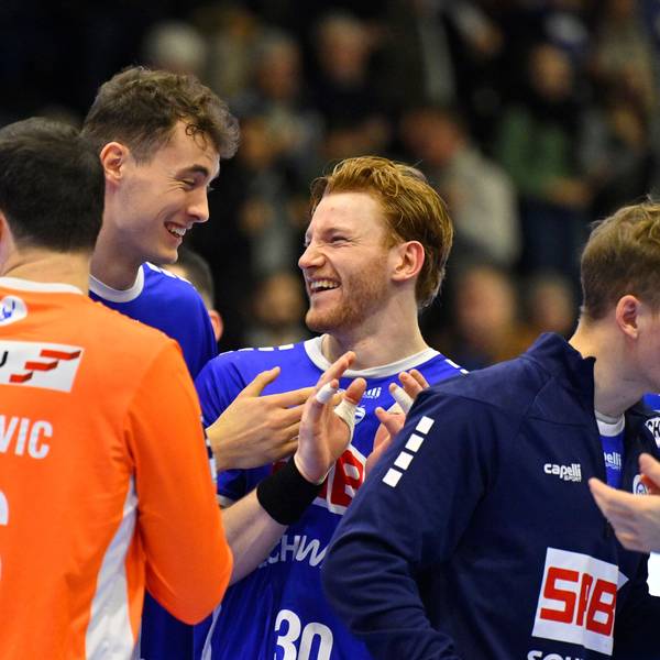 Tom Kiesler freut sich mit Moritz Köster.