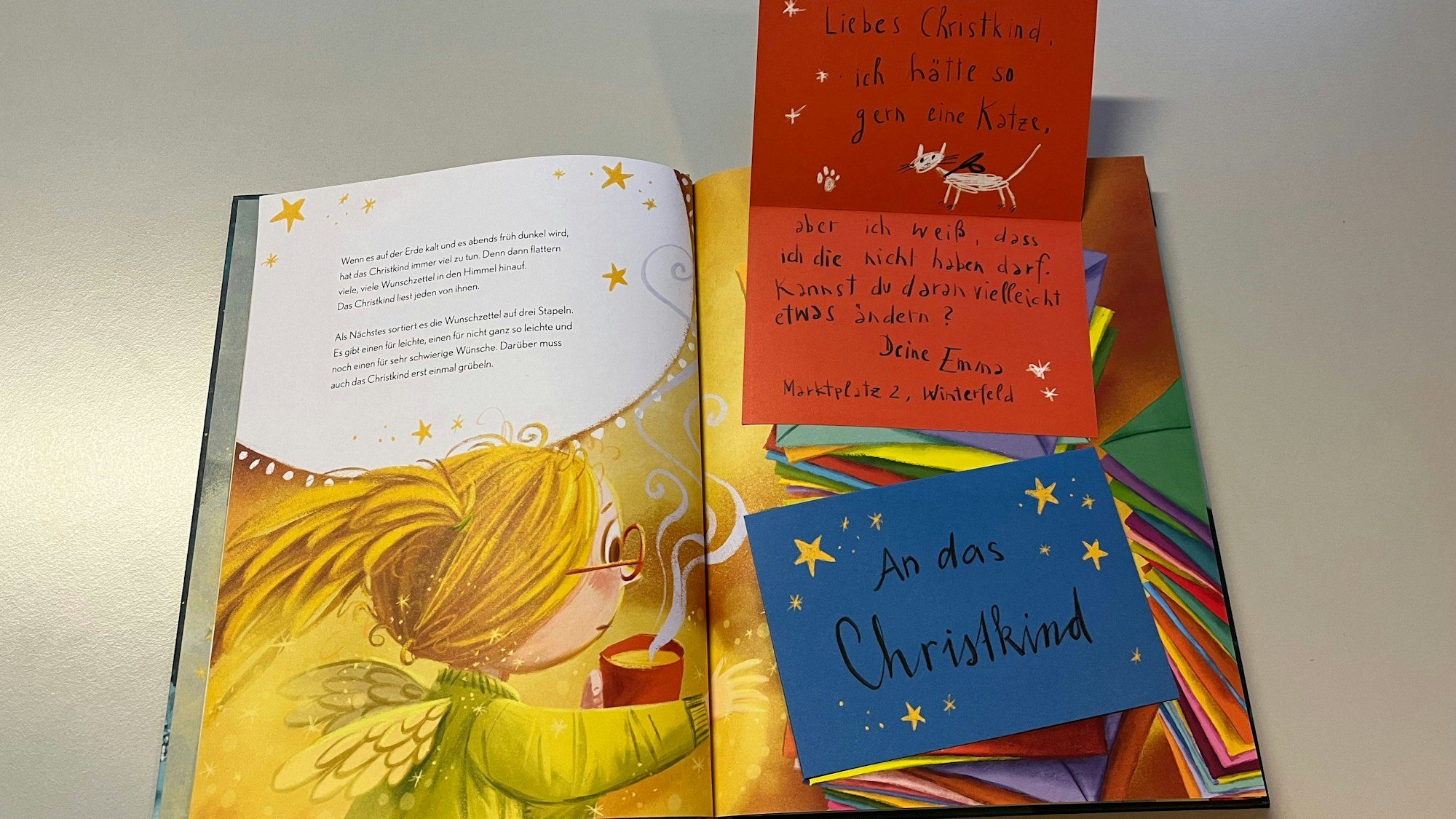 Blick in das Buch „Wenn das Christkind auf die Erde kommt“.