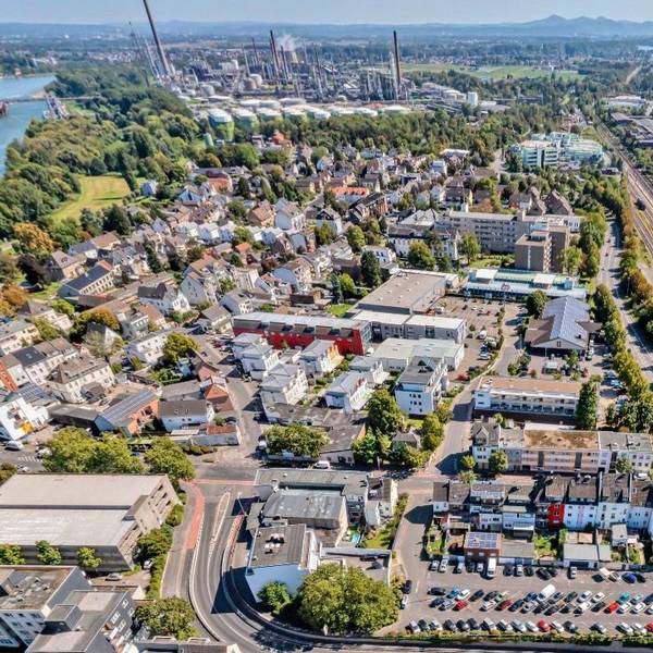 Das Bild zeigt den Blick von oben auf die Stadt Wesseling.