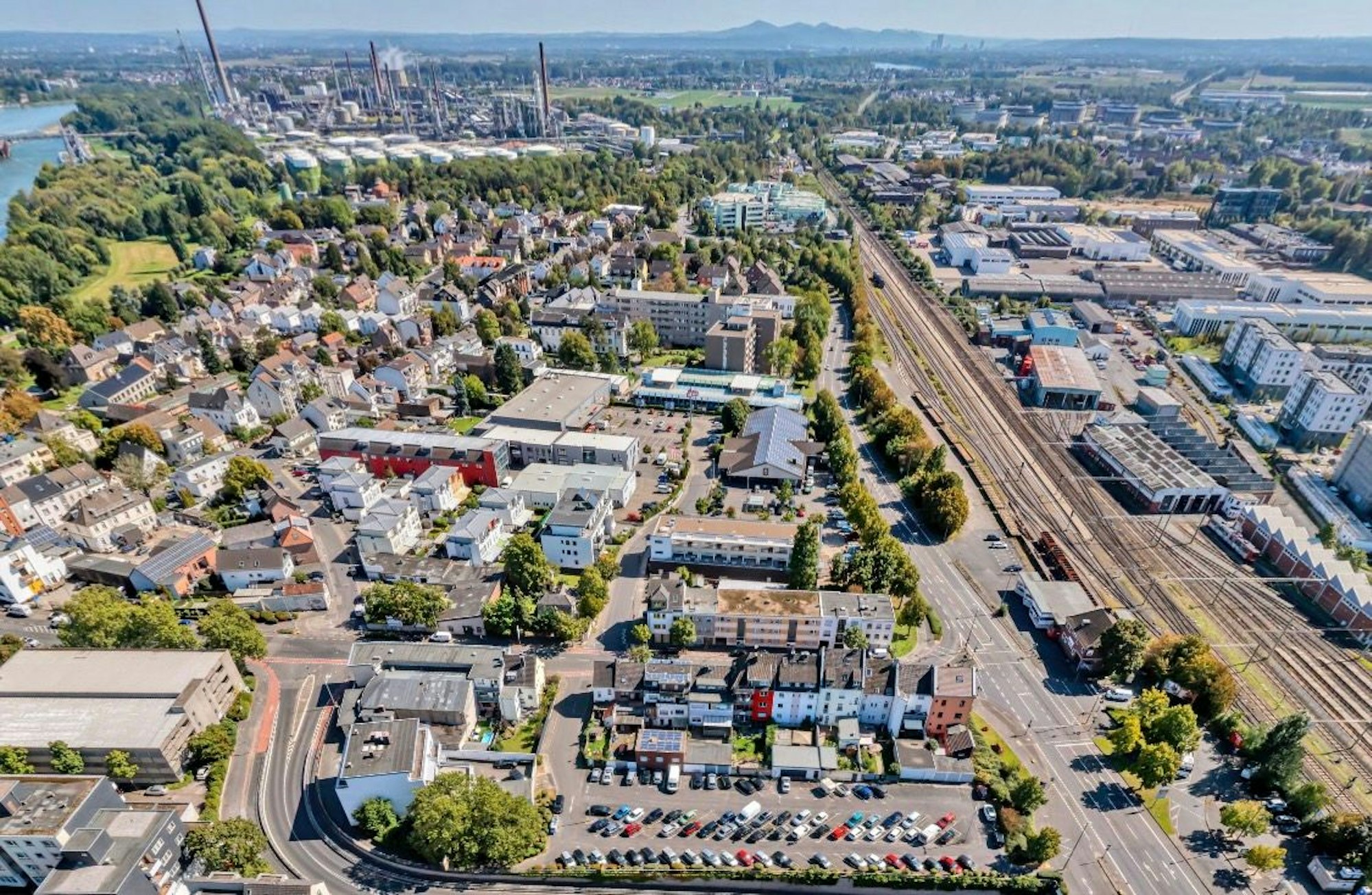 Das Bild zeigt den Blick von oben auf die Stadt Wesseling.