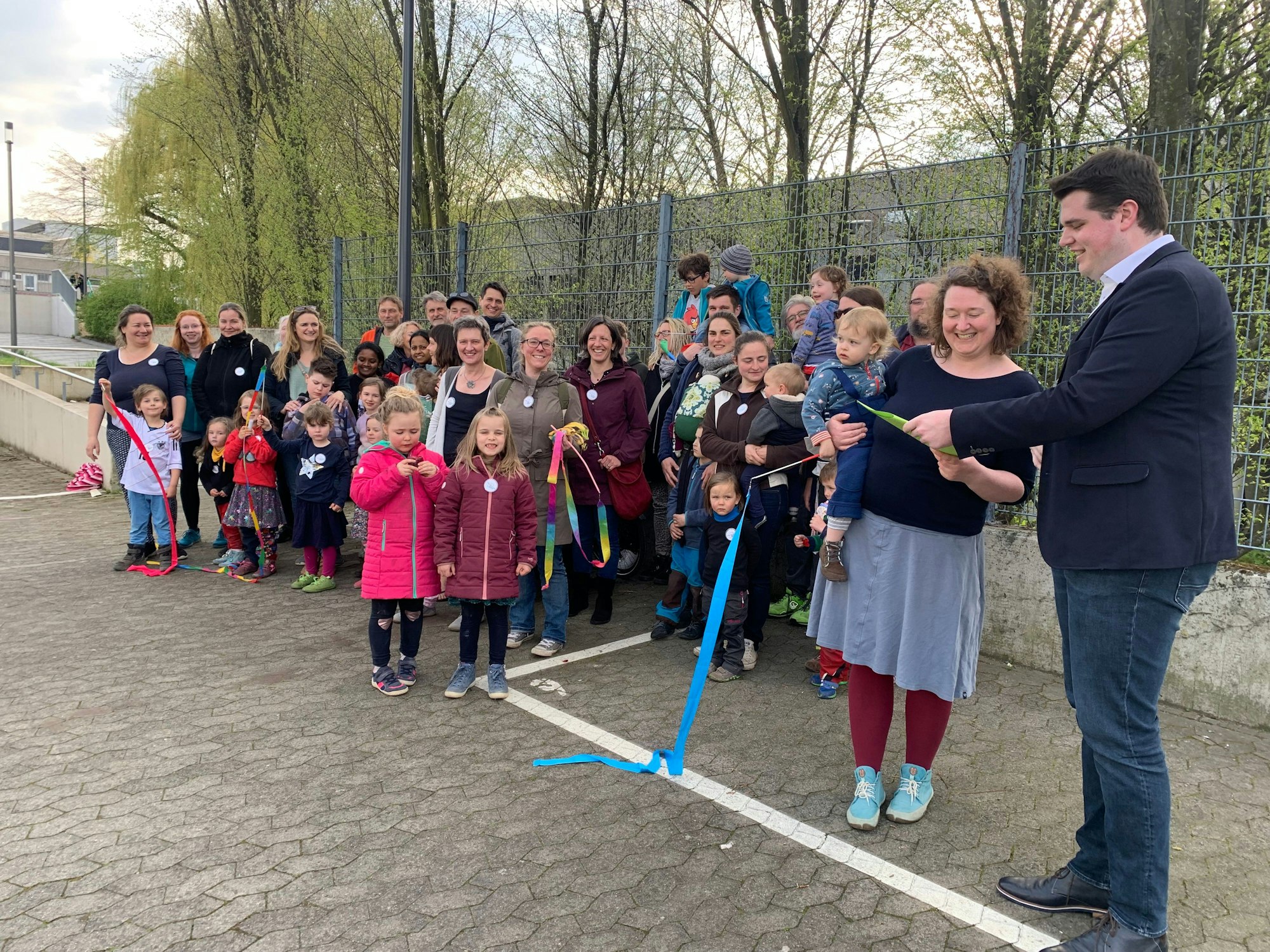 Die Initiative zur Gründung der Freiraumschule demonstrierte im Januar für ihr Vorhaben vor der Sitzung des Schulausschusses in Sankt Augustin.