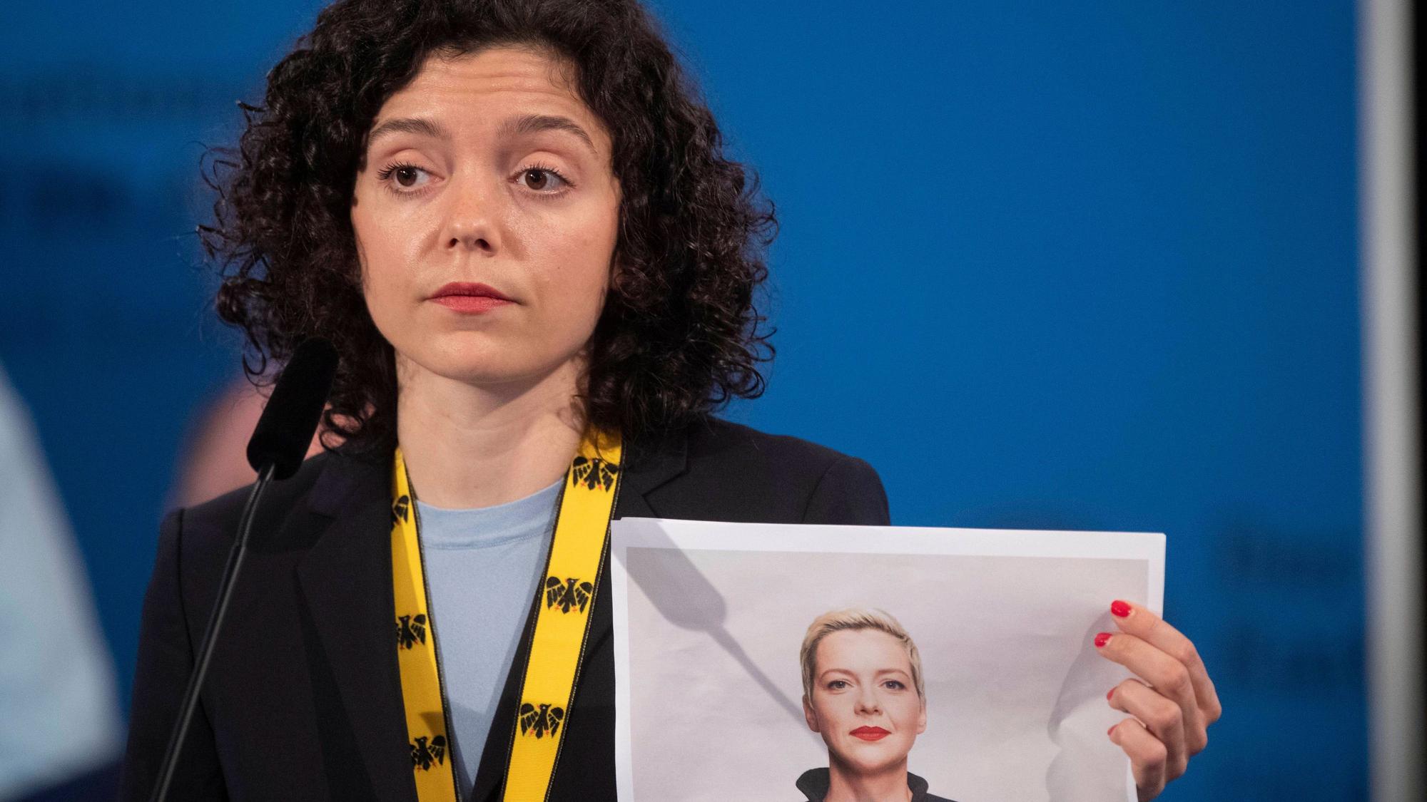 Tatsiana Khomich, Schwester der Karlspreistraegerin Maria Kalesnikava