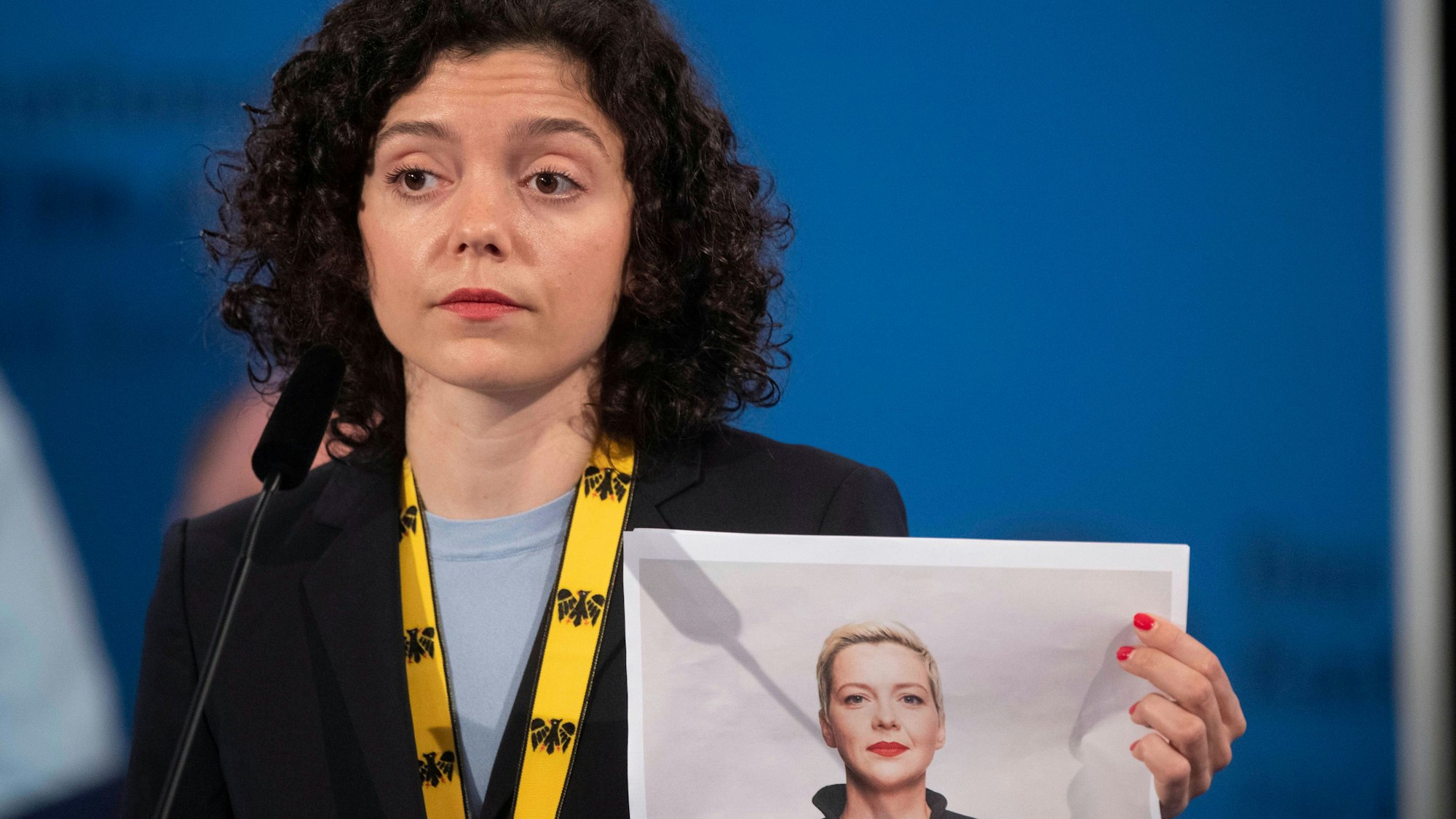 Tatsiana Khomich, Schwester der Karlspreistraegerin Maria Kalesnikava