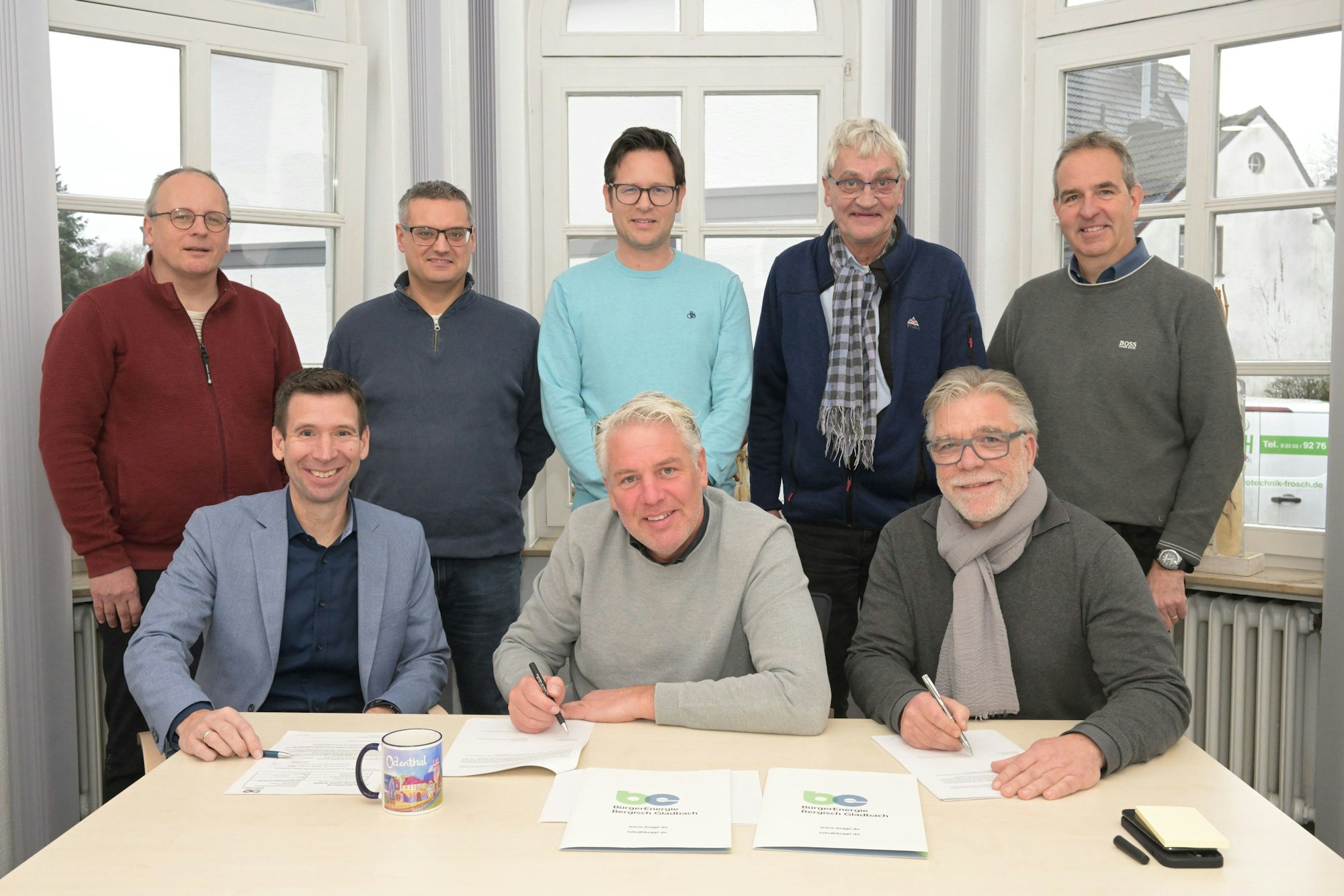 Vertragsunterzeichnung Photovoltaik auf Neschener Schule mit
Energiegenossenschaft GL.