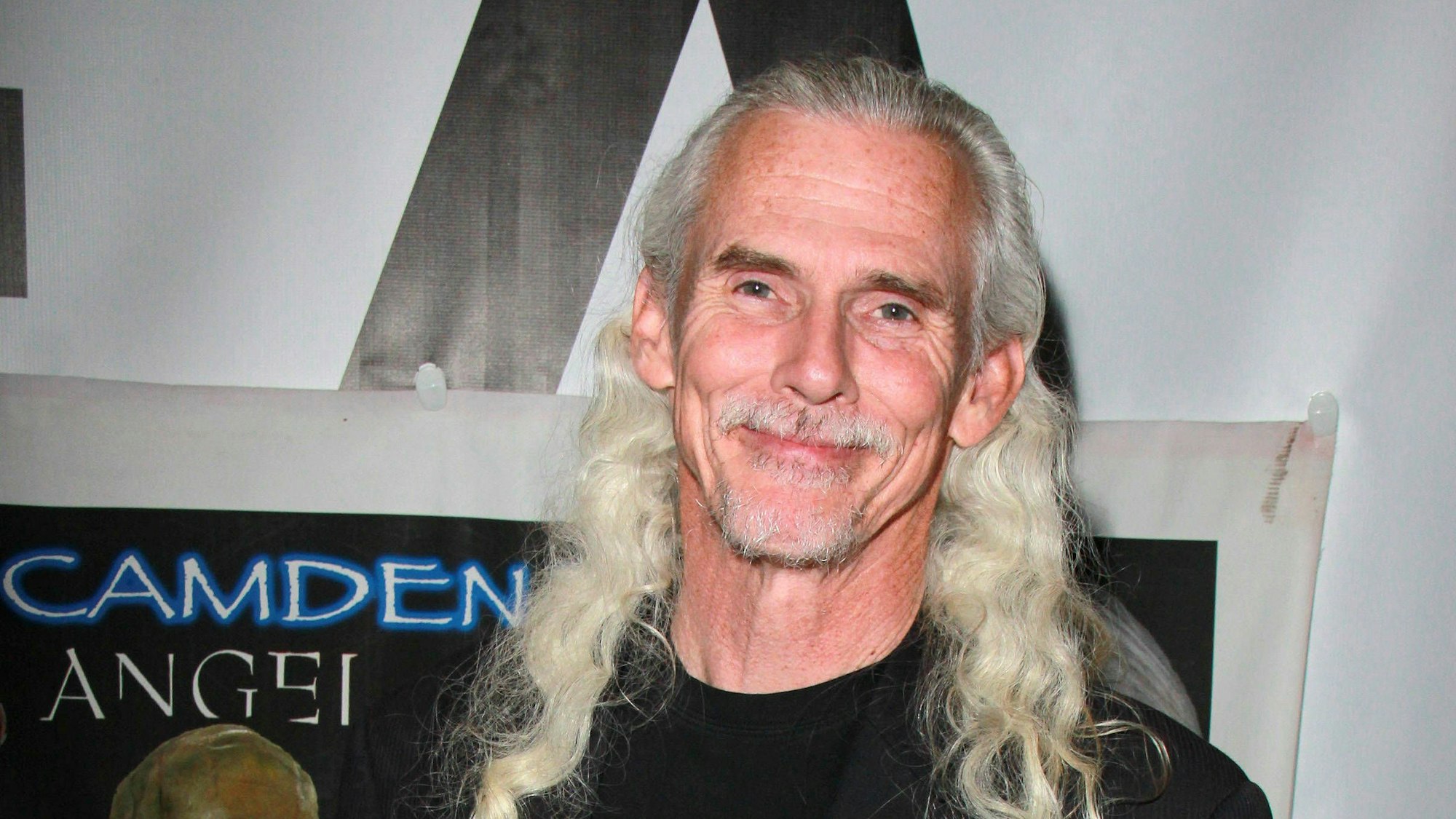 Camden Toy ist an Krebs gestorben.