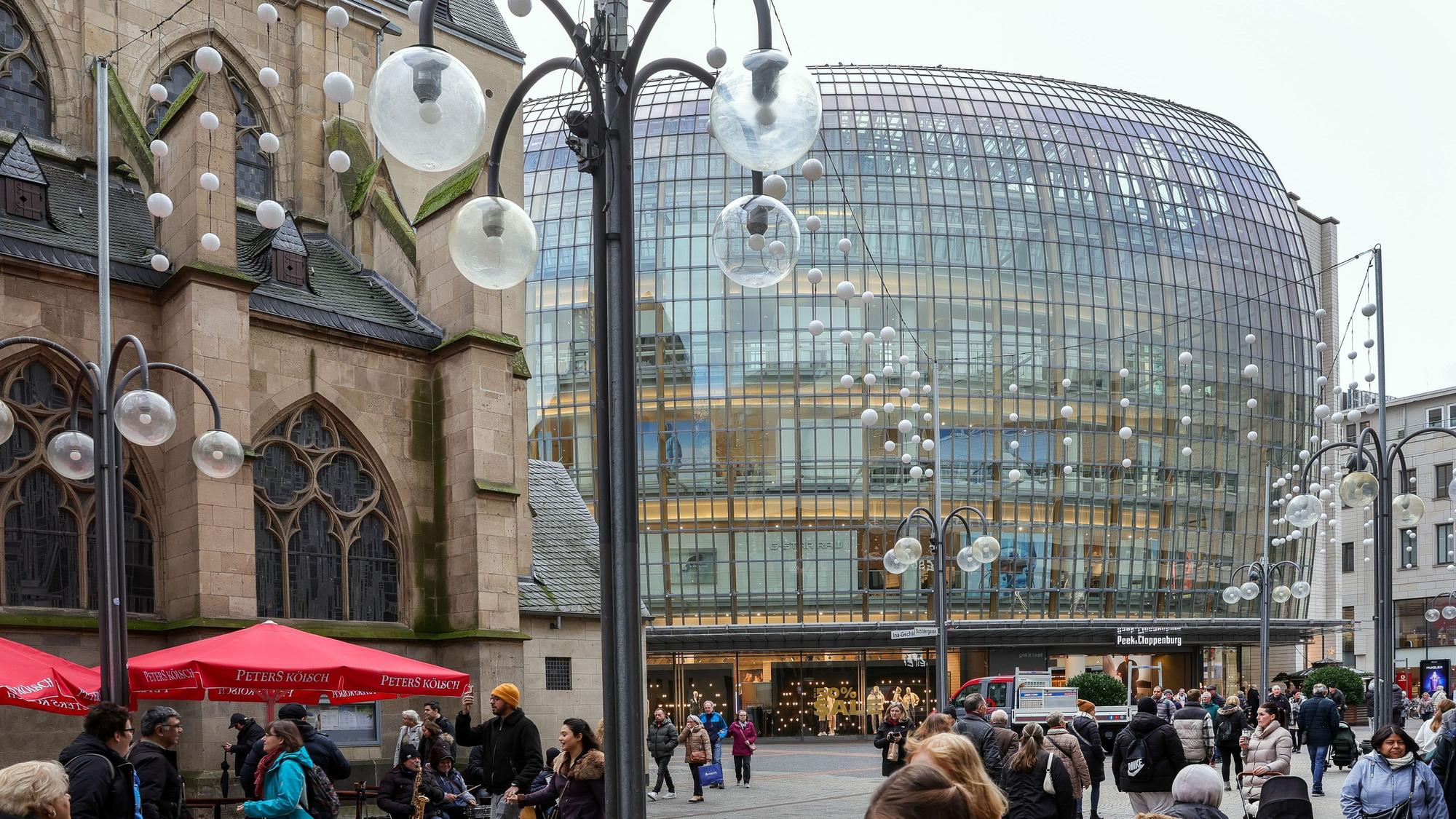 Vor dem Weltstadthaus in der Schildergasse geschah die brutale Messerattacke.