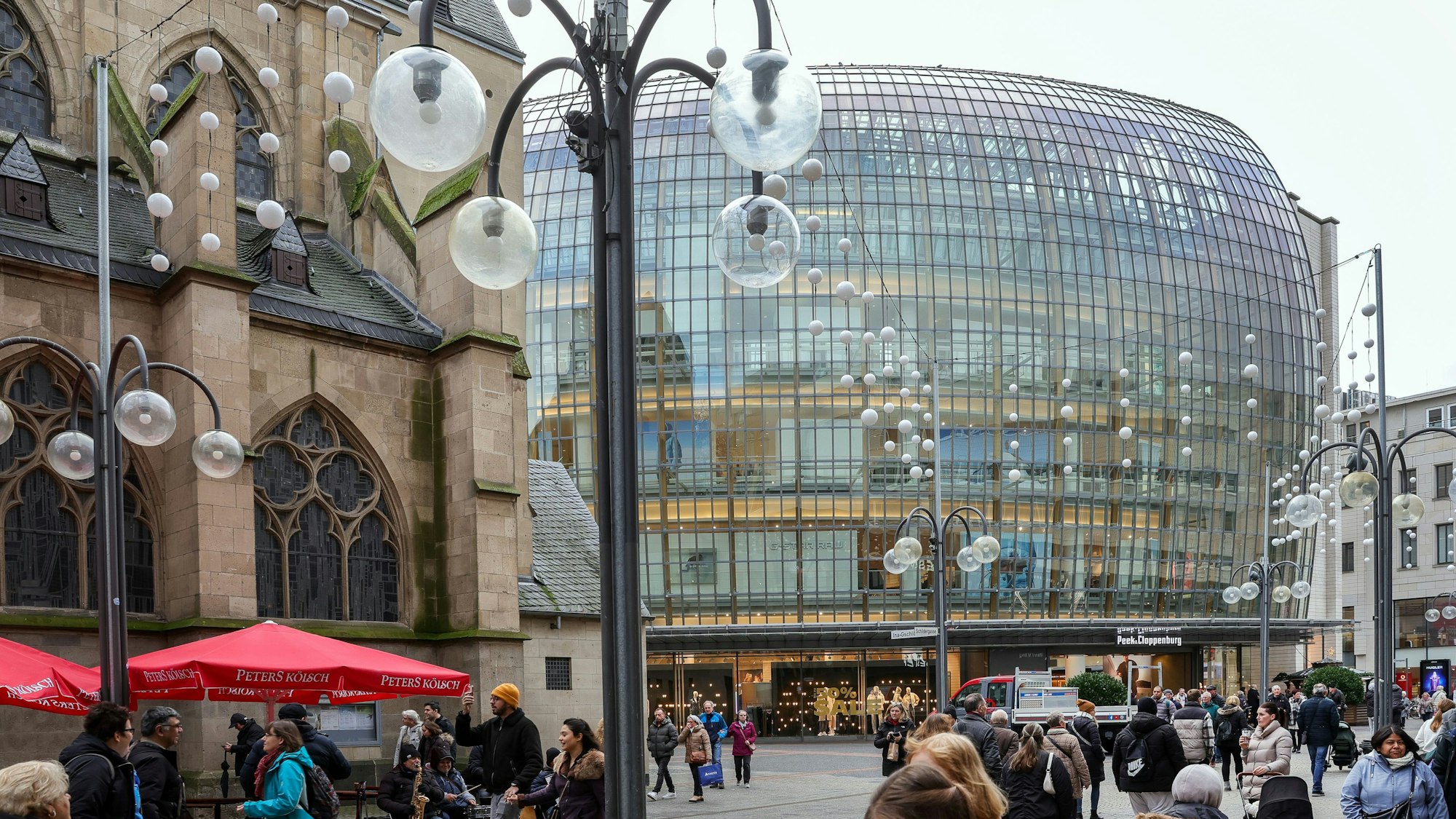 Vor dem Weltstadthaus in der Schildergasse geschah die brutale Messerattacke.