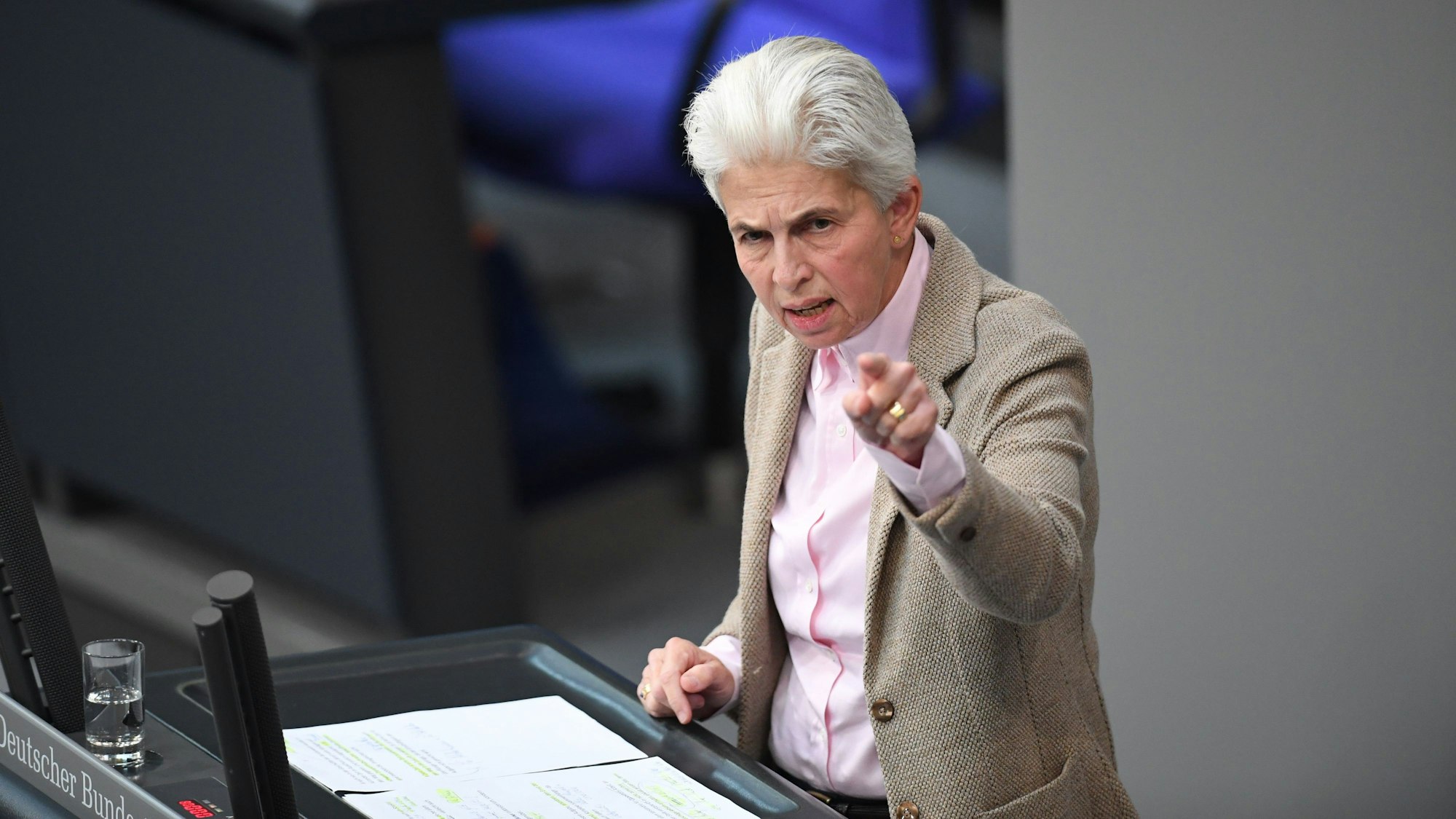 ARCHIV - 09.11.2023, Berlin: Marie-Agnes Strack-Zimmermann (FDP) spricht in der Plenarsitzung im Deutschen Bundestag. Marie-Agnes Strack-Zimmermann hat UN-Generalsekretär António Guterres für Äußerungen zum Krieg in Nahost scharf kritisiert.(zu dpa «Strack-Zimmermann: «Guterres ist für sein Amt ungeeignet»») Foto: Kilian Genius/dpa +++ dpa-Bildfunk +++