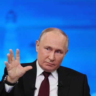 Wladimir Putin stellte sich beim „Direkten Draht“ ausgewählten Bürgerfragen live im russischen Staatsfernsehen. Der Kremlchef bekräftigte seine Kriegsziele.