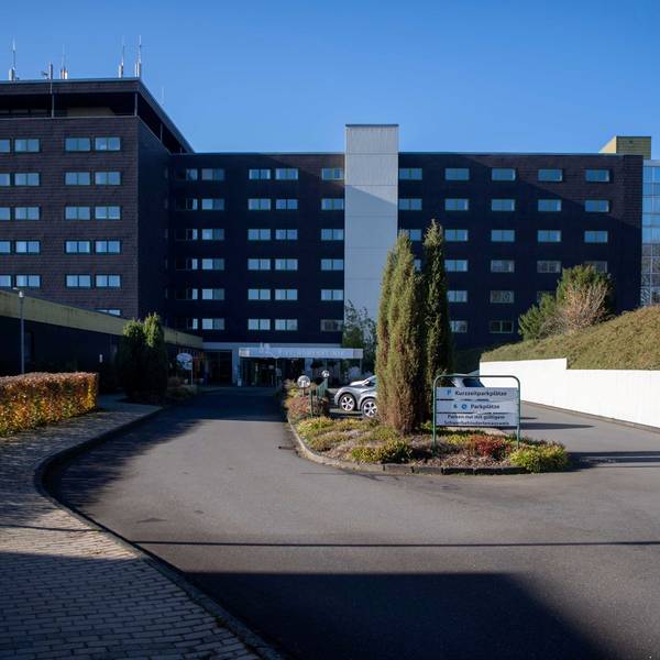 Das Bild zeigt das Gebäude der ehemaligen Eifelhöhen-Klinik in Marmagen.