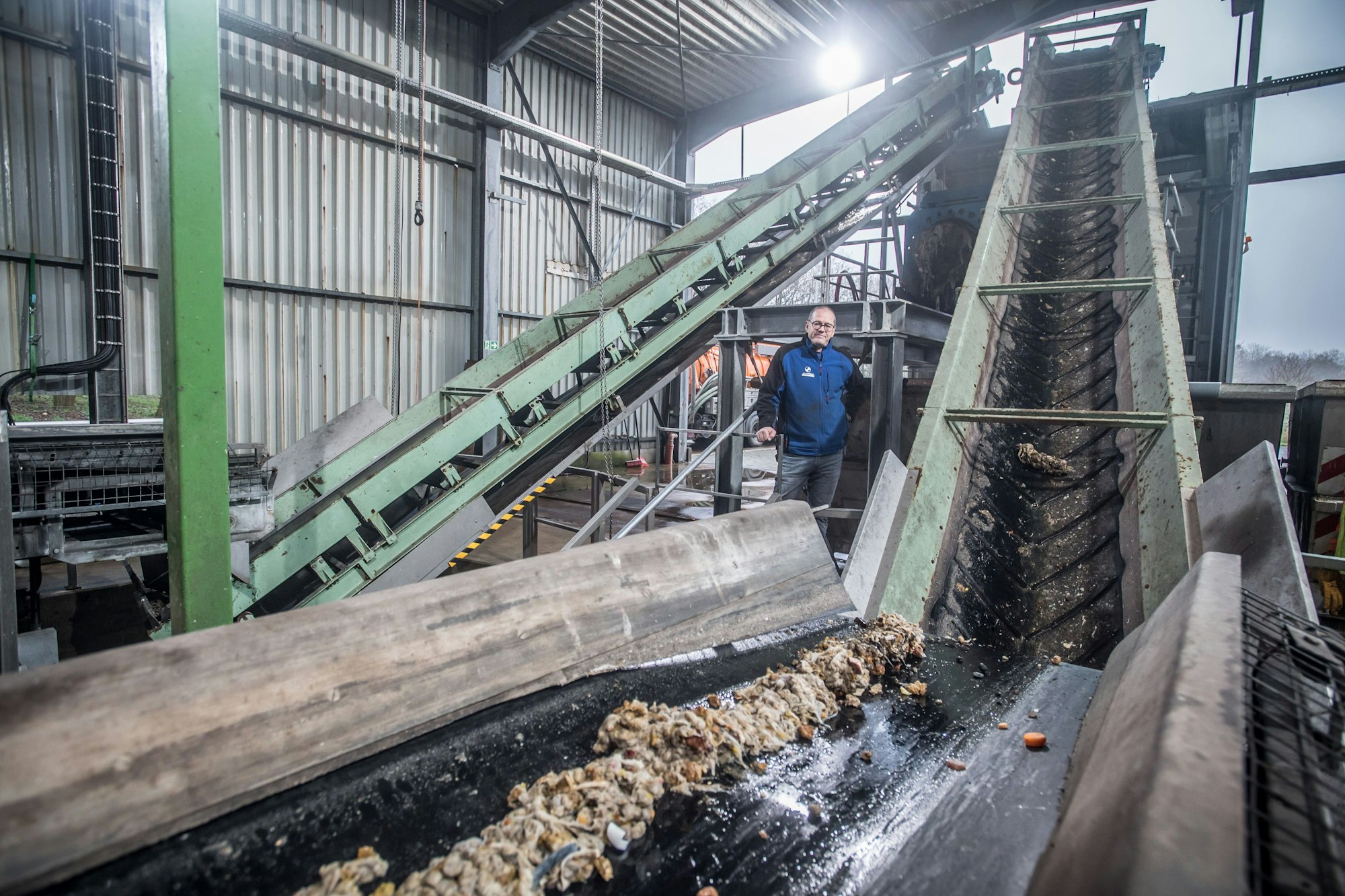 Werner Pöllinger an der ersten Reinigungsstufe.