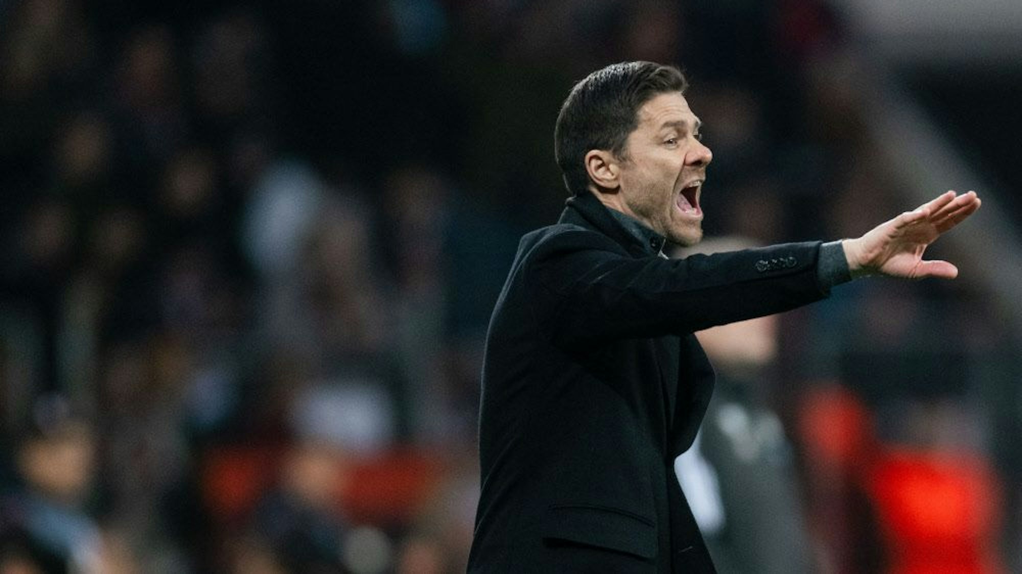 Xabi Alonso emotional an der Seitenlinie