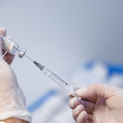 Das Gesundheitsamt rät besonders Menschen, die 60 Jahre oder älter sind, Schwangeren und Erkrankten zu einer Grippe-Impfung. (Symbolbild)