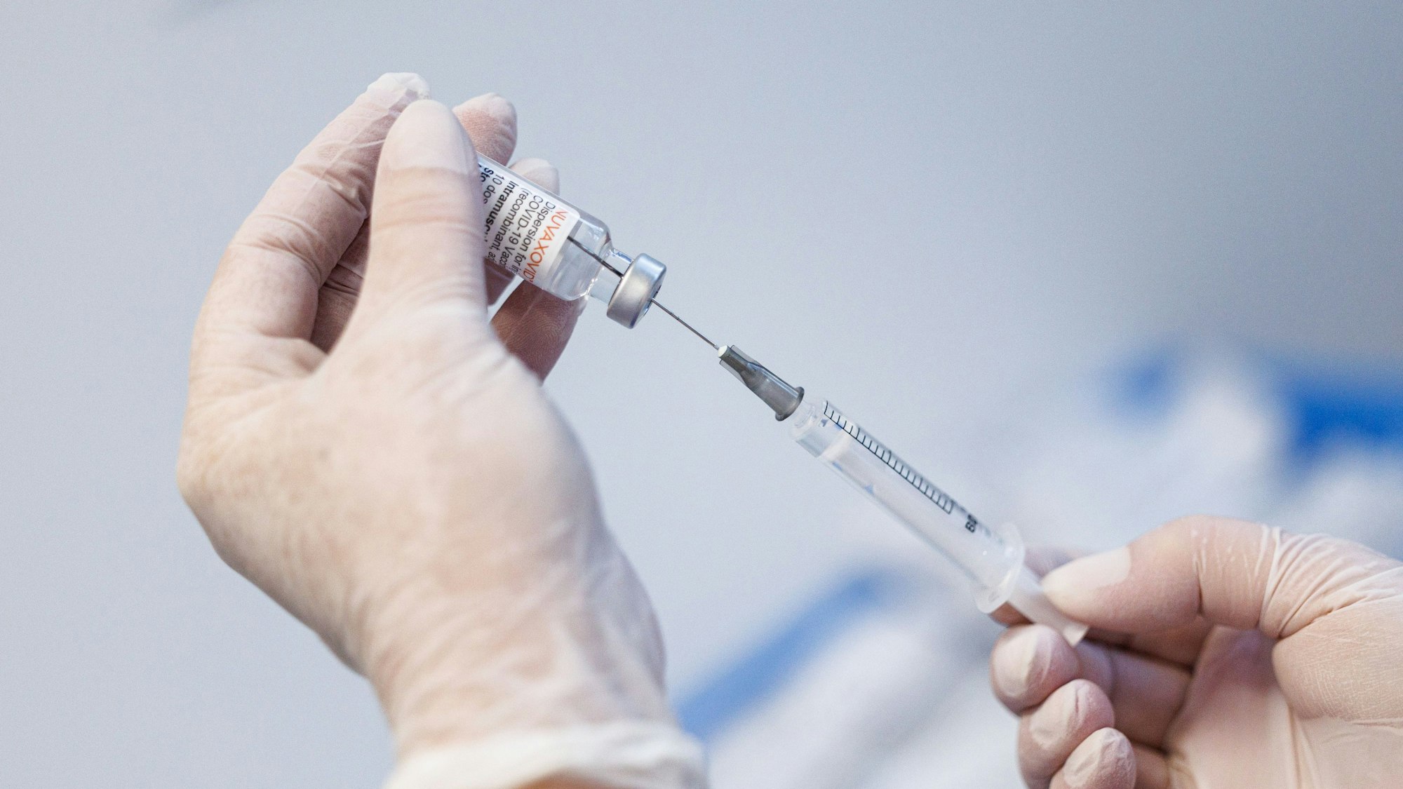 Das Gesundheitsamt rät besonders Menschen, die 60 Jahre oder älter sind, Schwangeren und Erkrankten zu einer Grippe-Impfung. (Symbolbild)