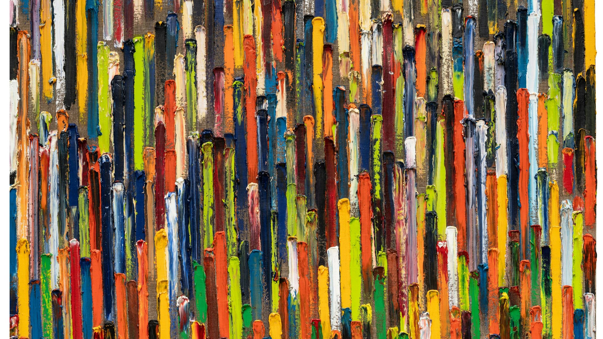 Ein dichter Regen aus farbigen Strichen füllt eine Leinwand.