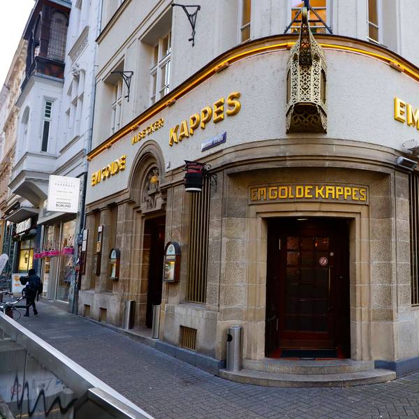 Blick auf den Eingang der Gaststätte Em Golde Kappes