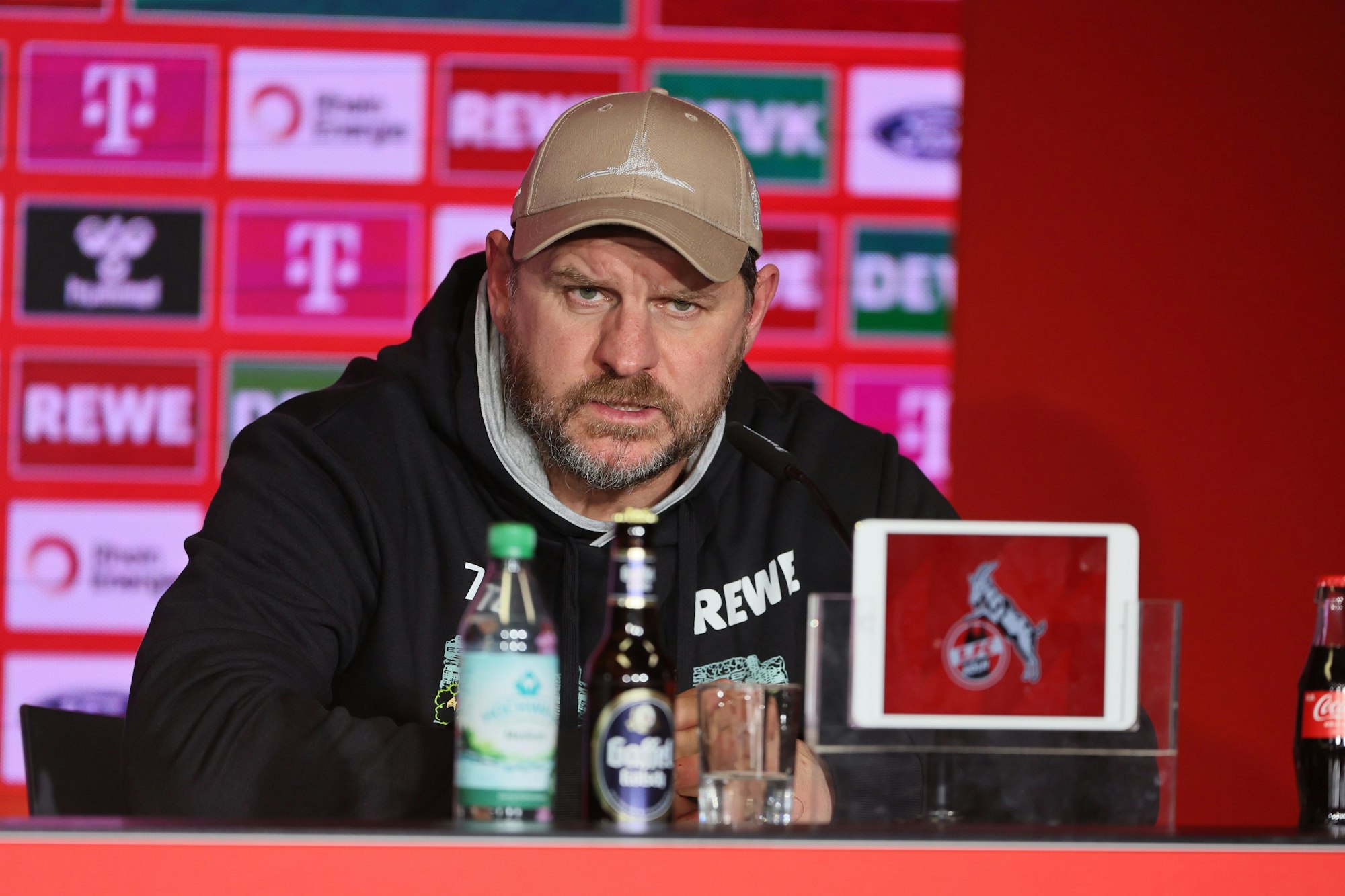 FC-Trainer Steffen Baumgart ist auf der Suche nach dem verlorenen Fußball seiner Mannschaft.