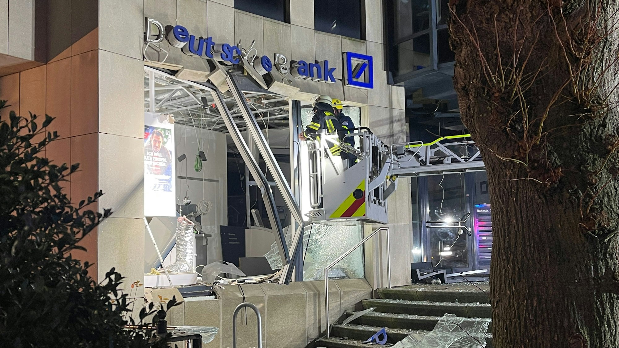 Der Vorraum der Bankfiliale der Deutschen Bank in Erkrath wurde vollständig zerstört.