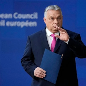 Viktor Orbán, Ministerpräsident von Ungarn, beim EU-Gipfel in Brüssel. Bei der Abstimmung über eine Aufnahme der Ukraine verließ er den Raum. Hilfsgelder für Kiew blockierte der Ungar.