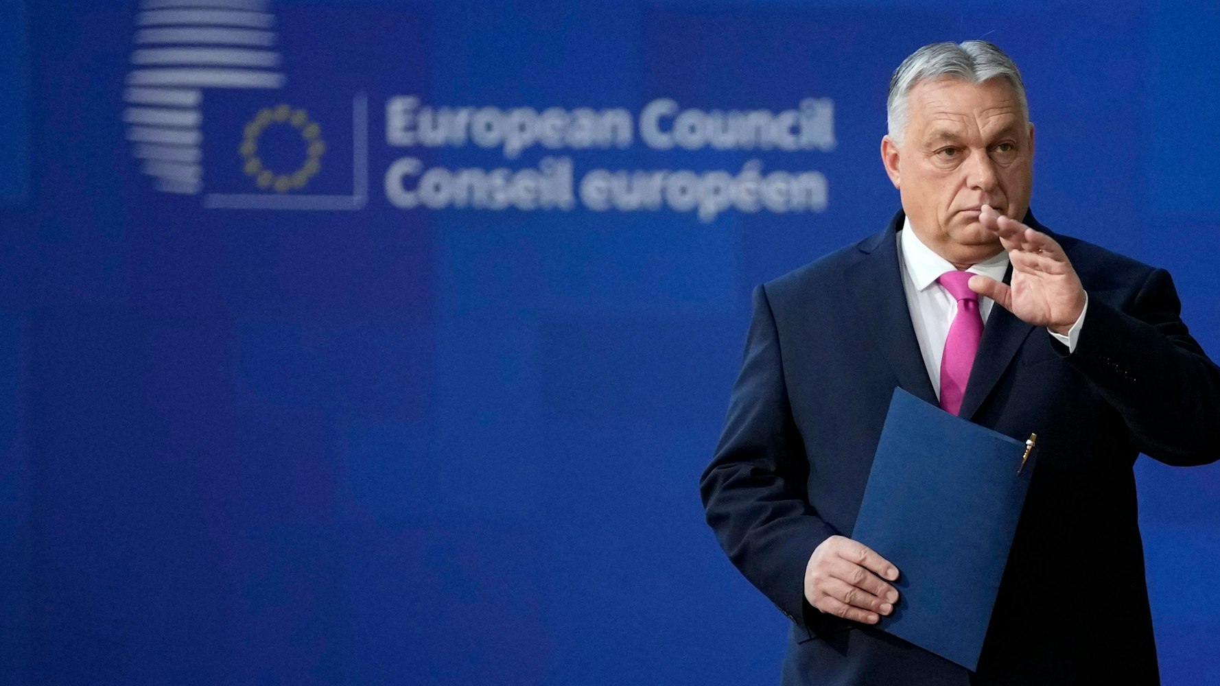 Viktor Orbán, Ministerpräsident von Ungarn, beim EU-Gipfel in Brüssel. Bei der Abstimmung über eine Aufnahme der Ukraine verließ er den Raum. Hilfsgelder für Kiew blockierte der Ungar.
