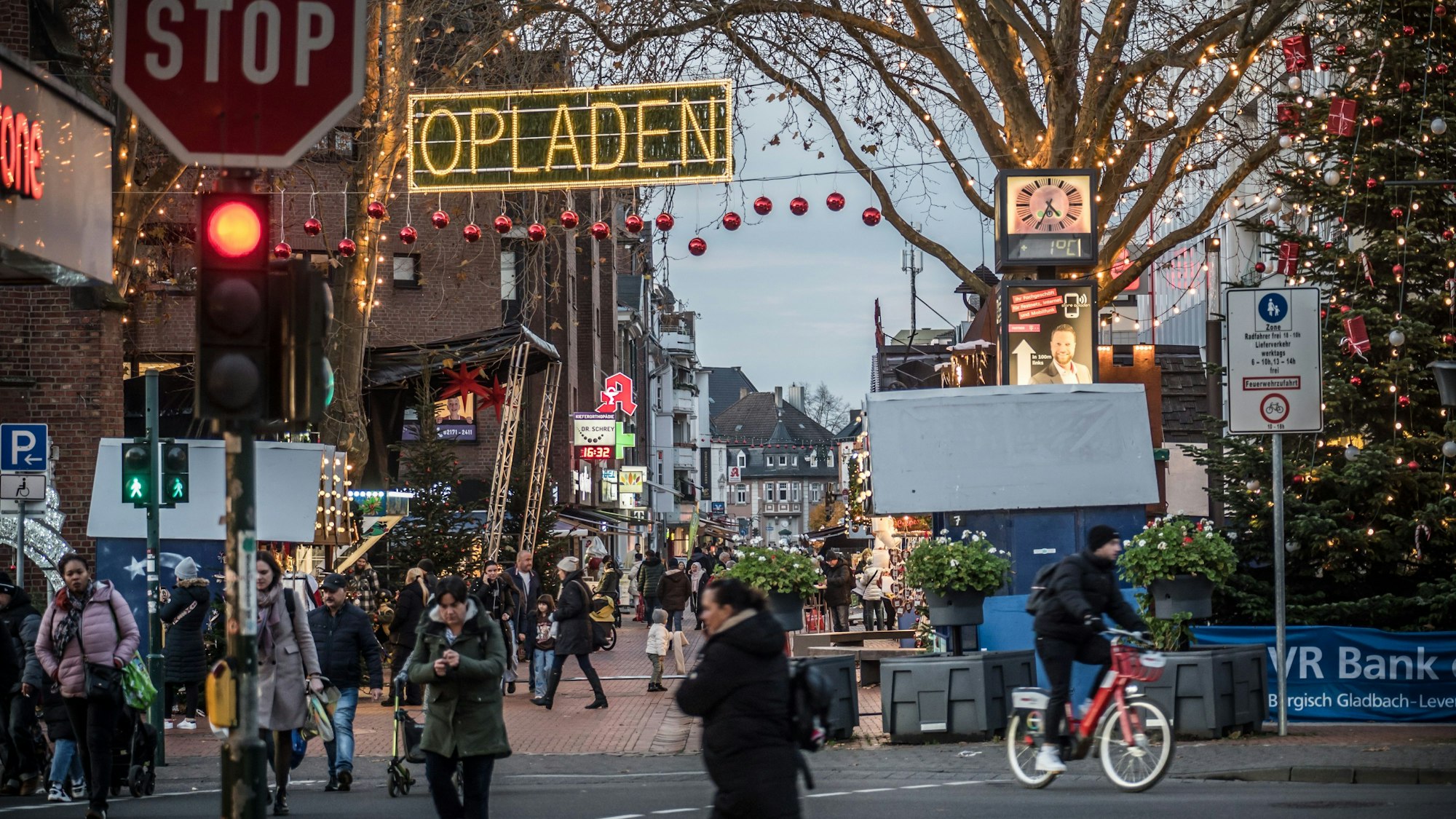 Eingangssituation am Weihnachtsmarkt Opladen. Foto: Ralf Krieger