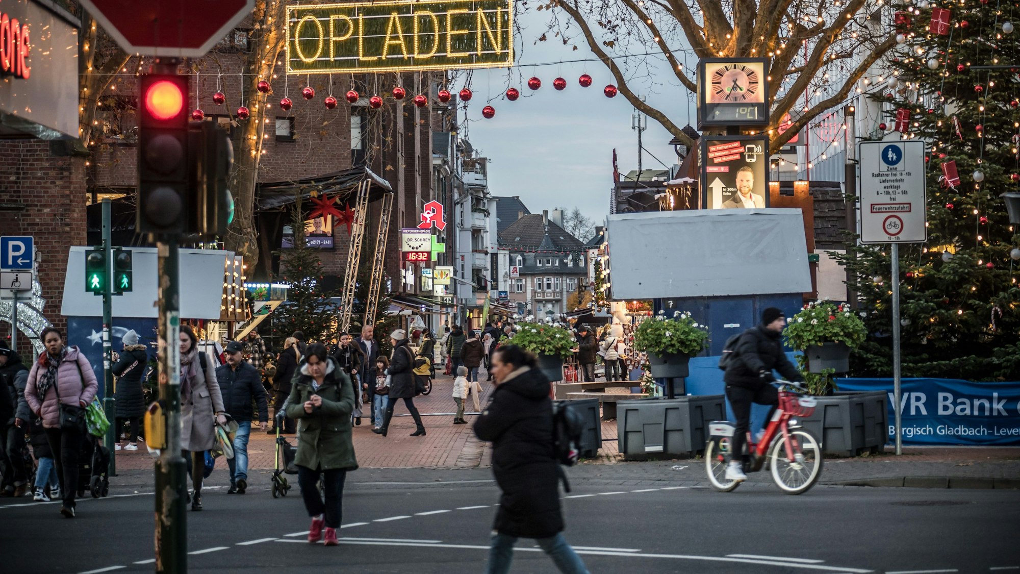 Eingangssituation am Weihnachtsmarkt Opladen. Foto: Ralf Krieger