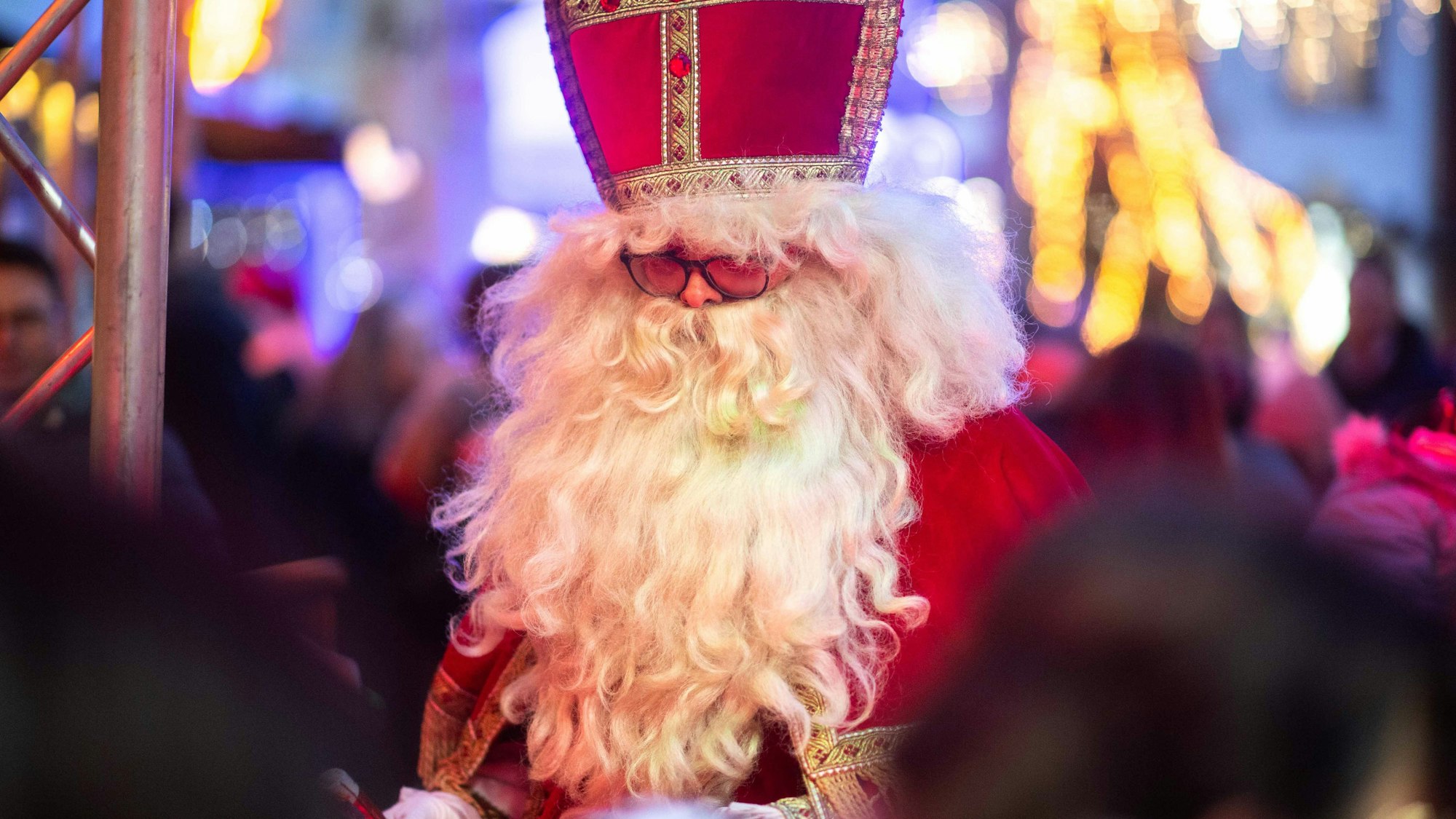 Das Bild zeigt den Nikolaus auf dem Alten Markt von Euskirchen.