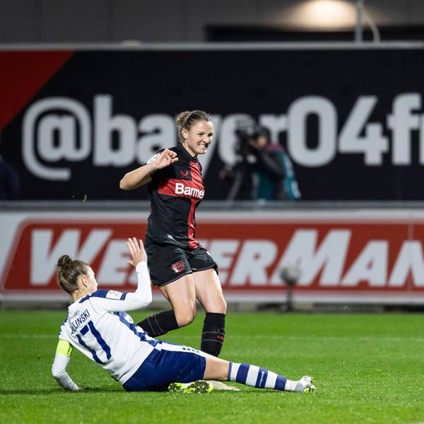 Bayer 04 Leverkusen vs. MSV Duisburg, 15.12.2023 Verena Wieder Bayer 04 Leverkusen, 31 schießt zum 4:1 Google Pixel Frauen-Bundesliga, Spieltag 10: Bayer 04 Leverkusen vs. MSV Duisburg am 15.12.2023 im Ulrich-Haberland-Stadion in Leverkusen. Die DFL-Bestimmungen verbieten die Verwendung von Fotografien als Bildsequenzen und/oder Quasi-Videos. *** Bayer 04 Leverkusen vs MSV Duisburg, 15 12 2023 Verena Wieder Bayer 04 Leverkusen, 31 shoots to 4 1 Google Pixel Womens Bundesliga, Matchday 10 Bayer 04 Leverkusen vs MSV Duisburg on 15 12 2023 at Ulrich Haberland Stadium in Leverkusen The DFL regulations prohibit the use of photographs as image sequences and or quasi videos Copyright: xBEAUTIFULxSPORTS/AxelxKohringx