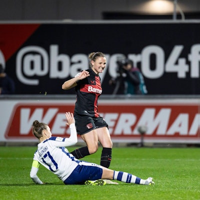 Bayer 04 Leverkusen vs. MSV Duisburg, 15.12.2023 Verena Wieder Bayer 04 Leverkusen, 31 schießt zum 4:1 Google Pixel Frauen-Bundesliga, Spieltag 10: Bayer 04 Leverkusen vs. MSV Duisburg am 15.12.2023 im Ulrich-Haberland-Stadion in Leverkusen. Die DFL-Bestimmungen verbieten die Verwendung von Fotografien als Bildsequenzen und/oder Quasi-Videos. *** Bayer 04 Leverkusen vs MSV Duisburg, 15 12 2023 Verena Wieder Bayer 04 Leverkusen, 31 shoots to 4 1 Google Pixel Womens Bundesliga, Matchday 10 Bayer 04 Leverkusen vs MSV Duisburg on 15 12 2023 at Ulrich Haberland Stadium in Leverkusen The DFL regulations prohibit the use of photographs as image sequences and or quasi videos Copyright: xBEAUTIFULxSPORTS/AxelxKohringx