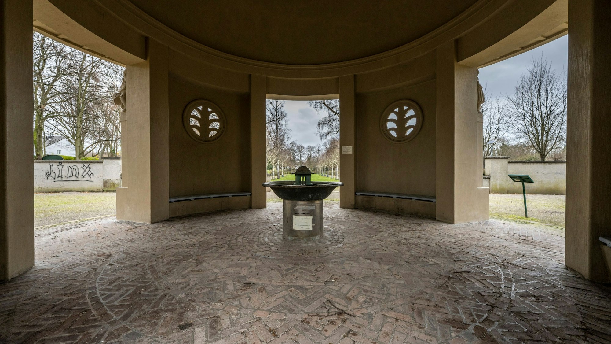 Der Brunnentempel im Fritz-Encke-Volkspark. (Adventskalender).