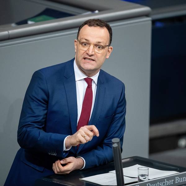 Jens Spahn (CDU), spricht bei einer aktuellen Stunde im Bundestag.
