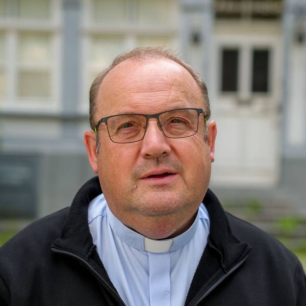 Herbert Ullmann, Pfarrer von Mettmann, wurde noch in diesem Sommer im Erzbistum Köln für die Segnung homosexueller Paare abgemahnt. Über die Entscheidung des Vatikans herrscht Freude in Mettmann. (Archivbild)