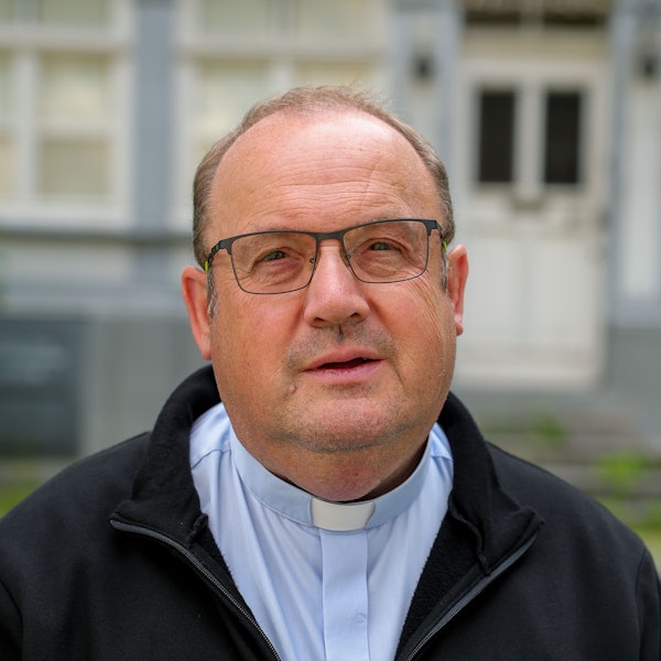 Herbert Ullmann, Pfarrer von Mettmann, wurde noch in diesem Sommer im Erzbistum Köln für die Segnung homosexueller Paare abgemahnt. Über die Entscheidung des Vatikans herrscht Freude in Mettmann. (Archivbild)