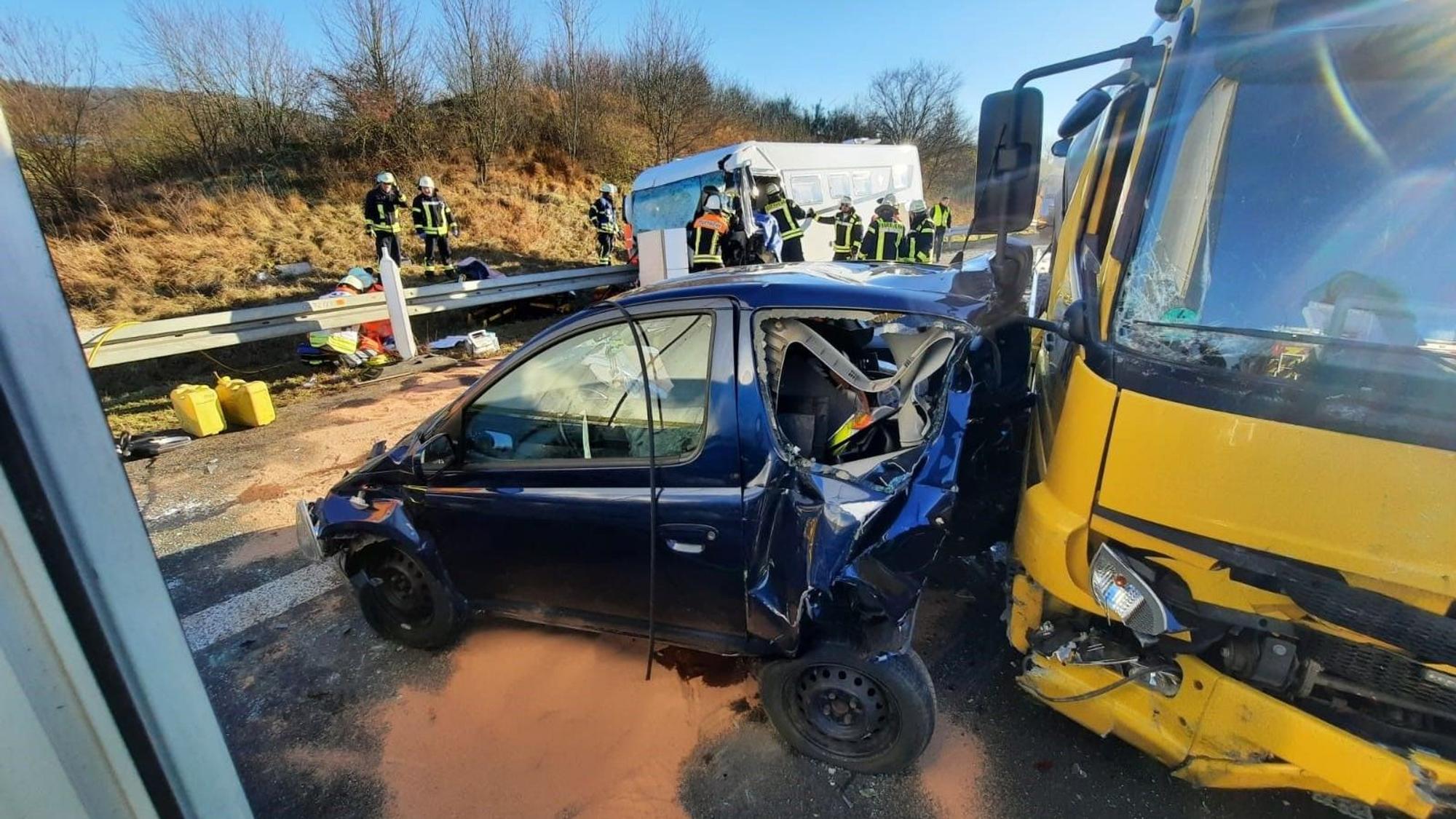 Schwerer Unfall auf der A 3 Richtung Köln, in Höhe Hennef-Dambroich. Vollsperrung