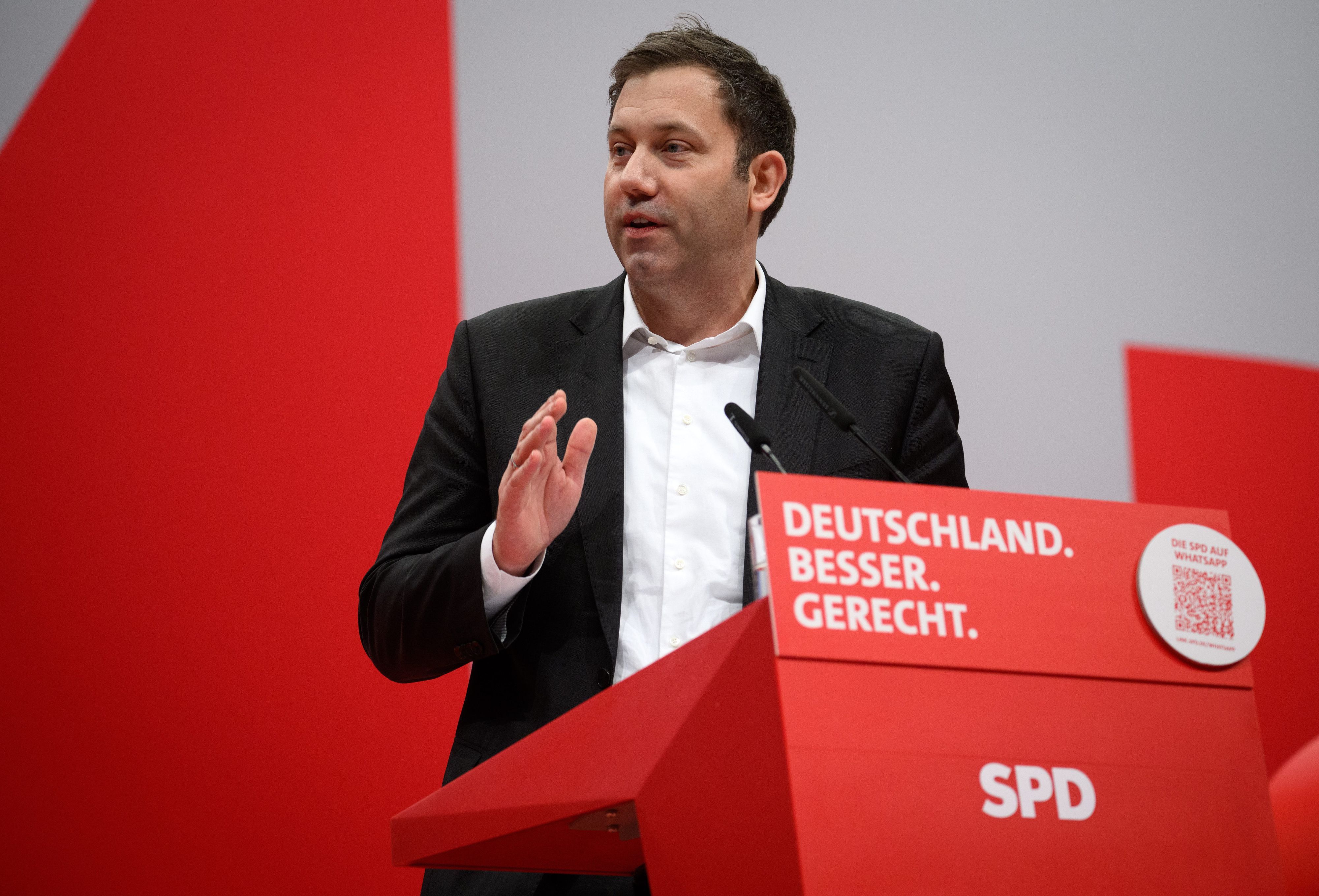 Lars Klingbeil, Vorsitzender der SPD, spricht beim ordentlichen Bundesparteitag der SPD auf dem Berliner Messegelände. (Archivbild)