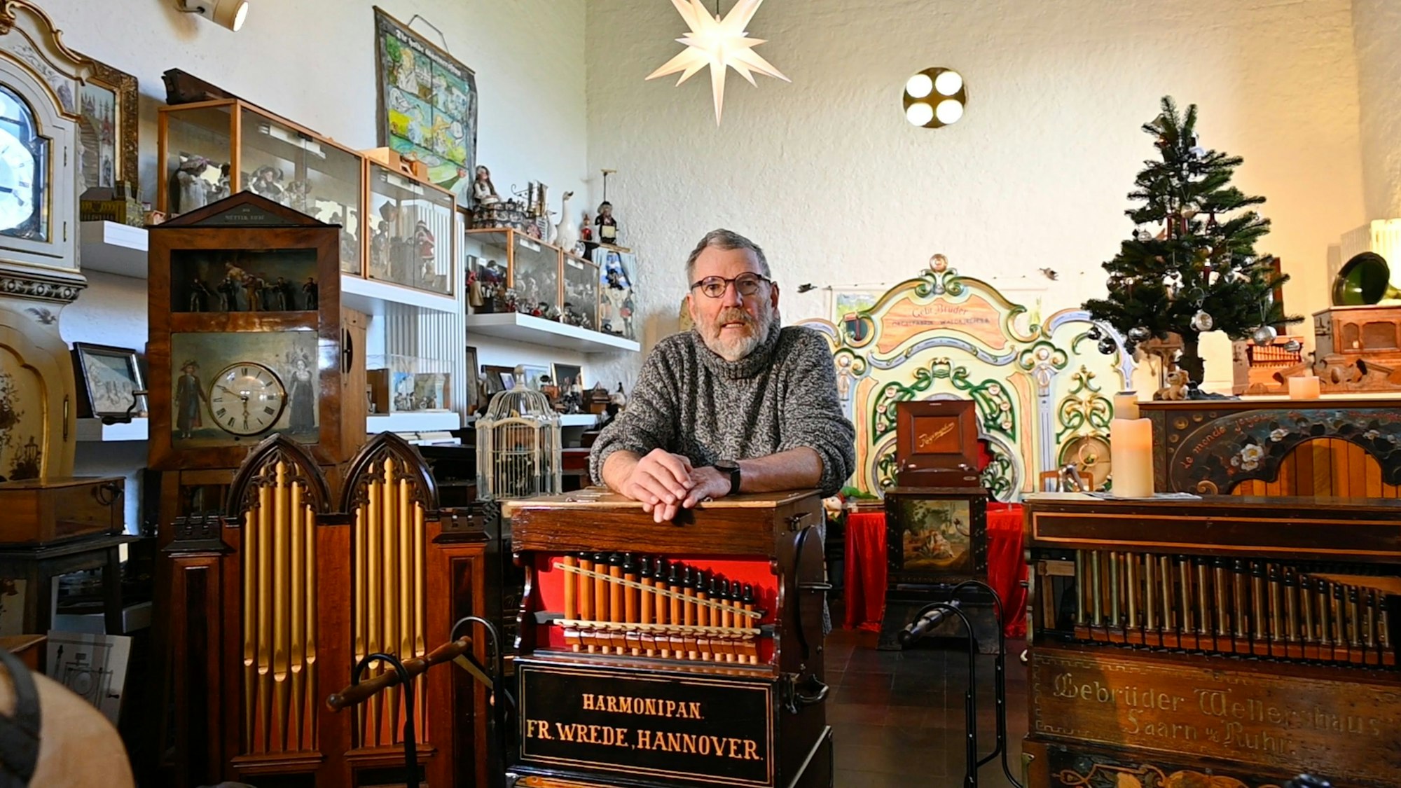 Dr. Ullrich Wimmer im Drehorgelmuseum Kempershöhe.