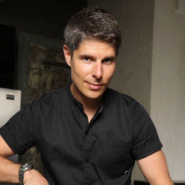 Auf dem Foto ist der Koch Simon Cordes zu sehen.